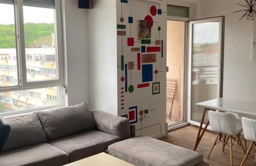 Leon Apartment | Forest View