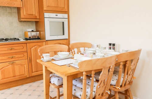 Bovey Tracey Cottage | FORGE PLACE, family friendly, country holiday cottage in Bovey Tracey