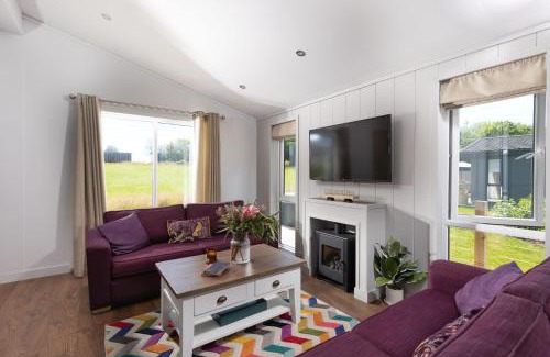 Lifton House | Forget Me Not Lodge, 4 Roadford Lake Lodges