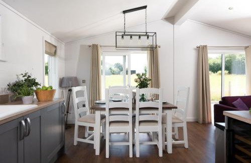 Lifton House | Forget Me Not Lodge, 4 Roadford Lake Lodges