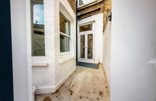 Highbury West Apartment | Former Victorian Bakery Maisonette Conversion