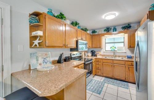 Ocean City House | Fort Walton Beach Cottage with Hot Tub and Patio!