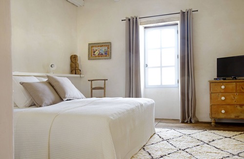 Montcuq House | Fortified house, rooms, calm and view in the Quercy Blanc