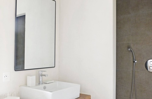 Montcuq House | Fortified house, rooms, calm and view in the Quercy Blanc