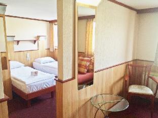 Ujlipotvaros Boat Rental | Fortuna Boat Hotel Budapest