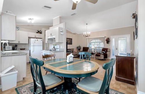 Warm Mineral Springs House | "Fountain of Youth" 2 bedroom 3 bath, bikes, BBQ