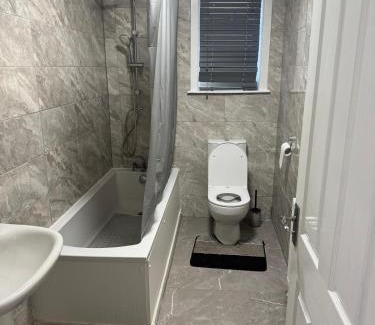 Enfield Lock Apartment | Four Bed Garden Luxe Enfield
