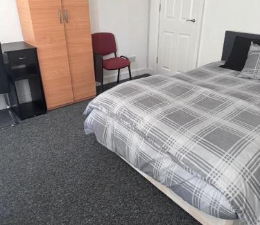 Enfield Lock Apartment | Four Bed Garden Luxe Enfield