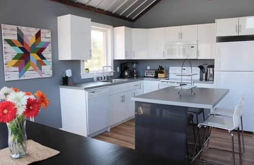 Darnley House | Four Bedroom Cottage Within Walking Distance To Thunder Cove Beach