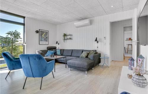 Pøt Strandby House | Four-Bedroom Holiday Home With A Fireplace In Juelsminde