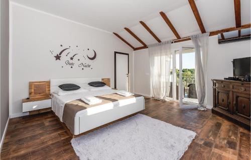 Skradin House | Four-Bedroom Holiday Home In Skradin-Dubavice