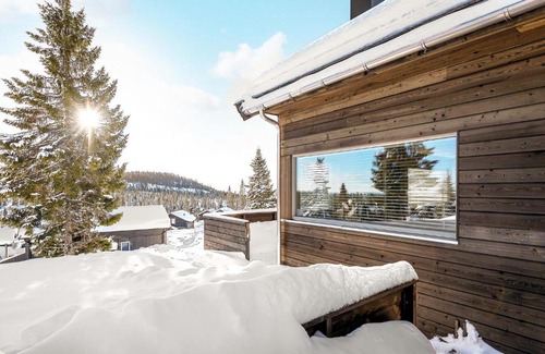 Ringsaker House | Four-Bedroom Holiday Home in Sjusjoen