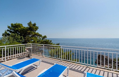 Orebic House | Four-Bedroom Holiday Home in Dingac