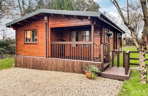 Broadwindsor Ski Chalet | Four berth lodge with one master double and one twin each with wardrobe.