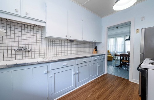 Lakeside Cottage | Four Night Min! Lakeside Home With 800 Feet Of Association Beach!
