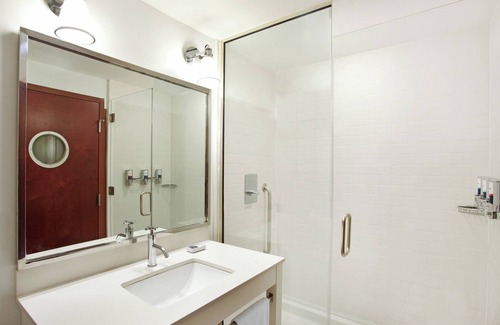 Chinatown Hotel | Four Points by Sheraton Philadelphia City Center