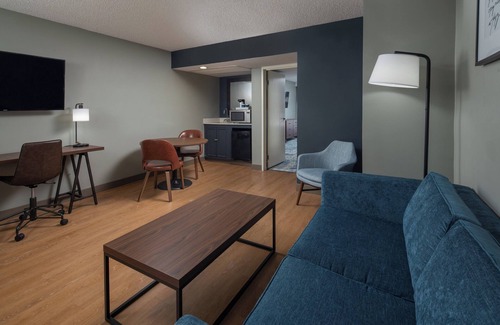 Carver City - Lincoln Gardens Hotel | Four Points by Sheraton Suites Tampa Airport Westshore