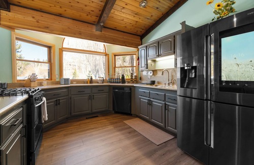 Upper Moonridge Cabin | Four Season Escape – Cozy Big Bear Cabin with Pool, Jacuzzi & Sauna
