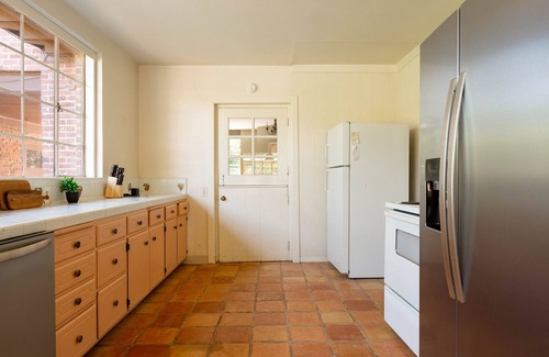 Roosevelt House | Fox Manor The Ultimate Fresno Getaway 5 Bedroom Home by RedAwning