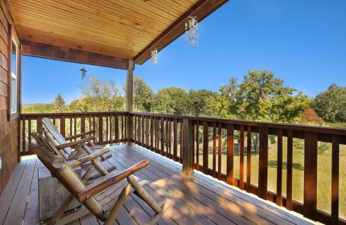 Eureka Springs House | Fox Wood Cabin, Hot Tub, Mountain Views
