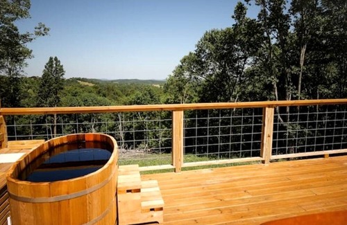 Eureka Springs House | Fox Wood Dome w/Cedar Hot Tub & Mountain Views