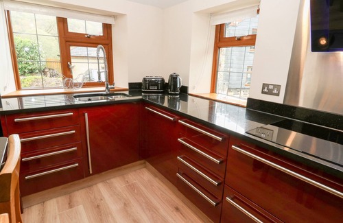 Mount Cottage | FOXGLOVE COTTAGE, family friendly, with hot tub in Bodmin