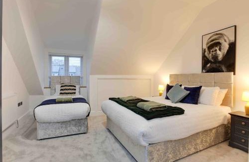 Dunmow House | Foxglove House & Hot Tub Stansted Airport