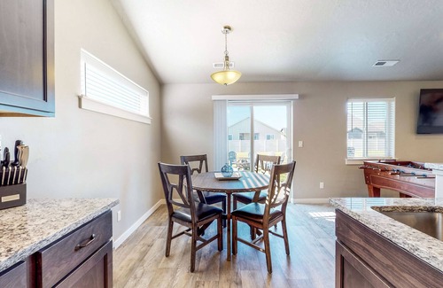 Nampa House | Foxglove Place | House in Nampa with a large yard, hot tub, & firepit