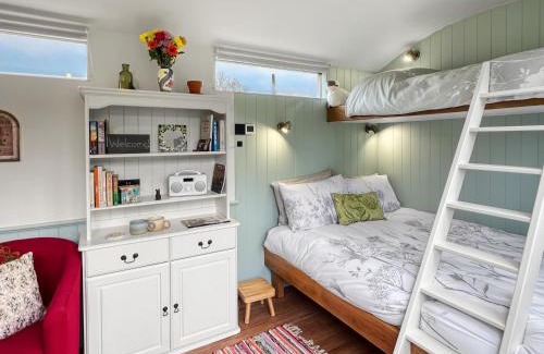 Dulverton Cabin | Foxgloves Hut Brompton Regis