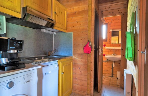 Camps-Saint-Mathurin-Leobazel House | Beautiful private villa for 5 guests with TV, terrace and pets allowed