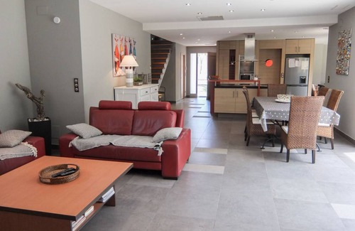 Saint-Genis Villa | 110 m² Villa ∙ 4 bedrooms ∙ 8 guests