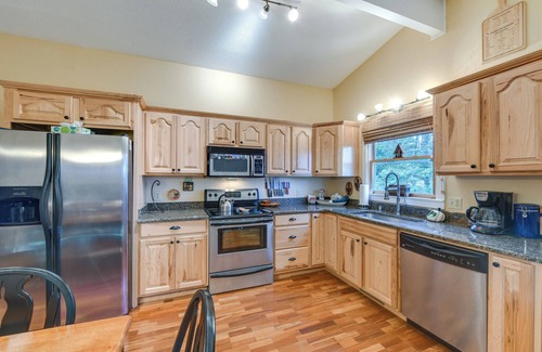 Franklin Cabin | Franklin Cabin: Deck with Smoky Mountain Views!