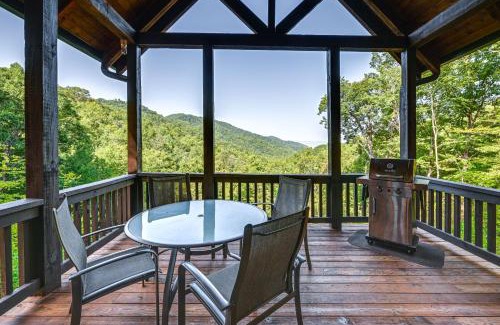 Franklin House | Franklin Cabin with Hot Tub and Pool Table!