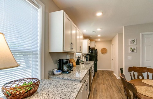 Clarksville House | Franklin Haven by Johnathan (1010 Franklin, #A)