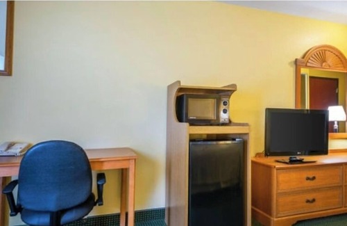 Franklin Hotel | Franklin Inn & Suites