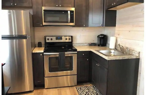 Carbon Hill House | Fred - Cozy tiny home 7 miles from Ohio University