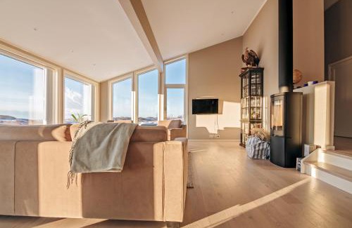 Laukvik House | Fredheim, Northern Light Lodge