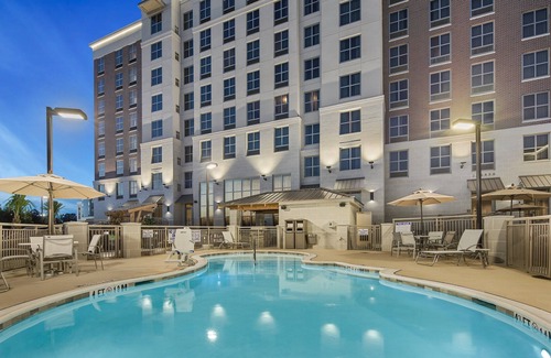 Florence Condo | Free Breakfast Buffet. Pool. Suite Near Florence Center.