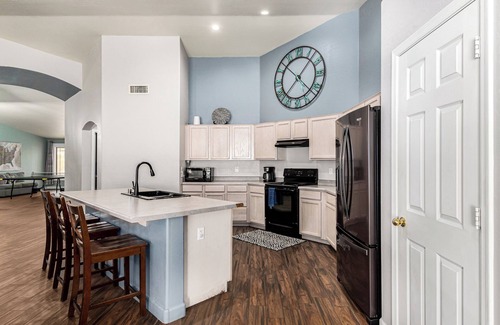 Desert Sunset House | FREE Heated Pool Near State Farm Stadium Family-Friendly Vacation Home