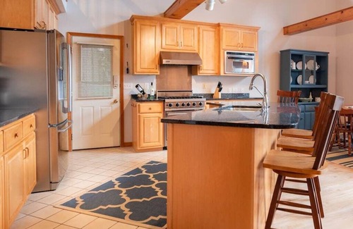 Wautoma Cabin | Free nite w/wknd offseason lakefront hottub fireplace kayak paddleboard boatpier