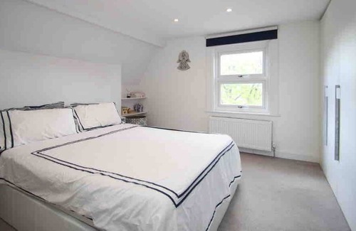 Grove Apartment | Free parking - Close to Restaurants and train STN