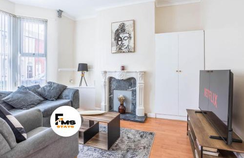 Liverpool House | Free Parking, 4 Bed, 2 Bath House, Long Term Stay Savings, Contractors, Near Anfield