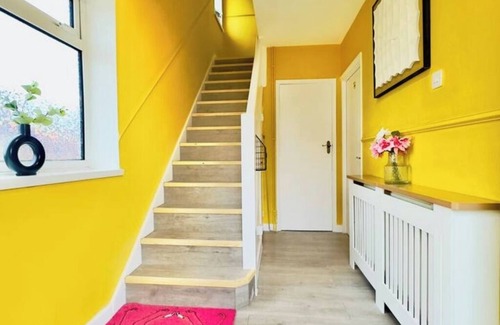 London Borough of Bexley Apartment | Free parking By Bexleyheath Stn | 30Mins to center