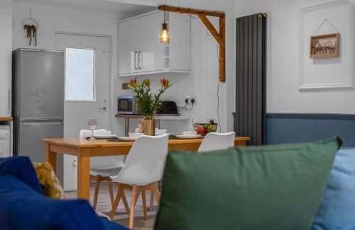 Livingston Apartment | Free Parking - Central - Sleeps 6 - 2 Bedrooms