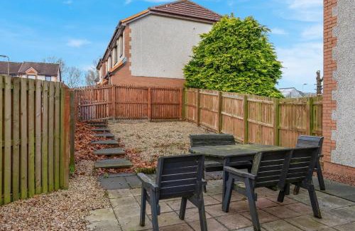 Livingston Apartment | Free Parking - Central - Sleeps 6 - 2 Bedrooms