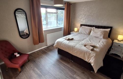 Fieldway Apartment | Free Parking, comfortable, stylish house, G London & Kent Gateway