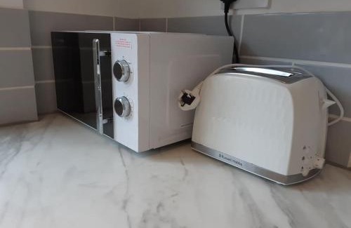 Roath Apartment | Free Parking Spacious Home