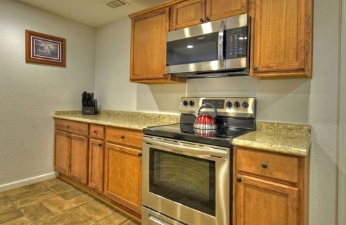 Williamstown House | *Free Whitewater Rafting & Ziplining* 6 bedroom home with quick access to Downtown shops, breweries and restaurants