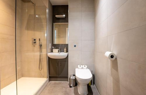 Slough Apartment | Free WiFi & Netflix - Slough Apt