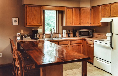 Rockbridge House | Freedom Cottage, 12 Acres with Private Hot Tub